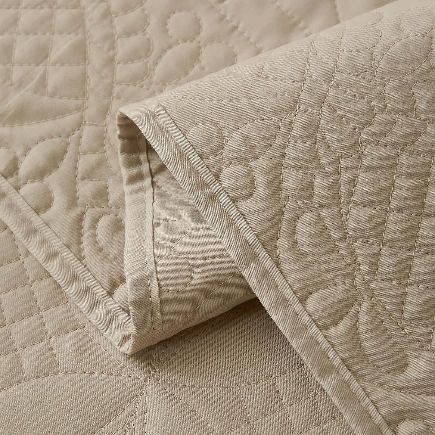 Dluxe Ave. ( KING ) 3 Pcs Bohemian King Quilt Set for All Season/ Lightweight/ Beige