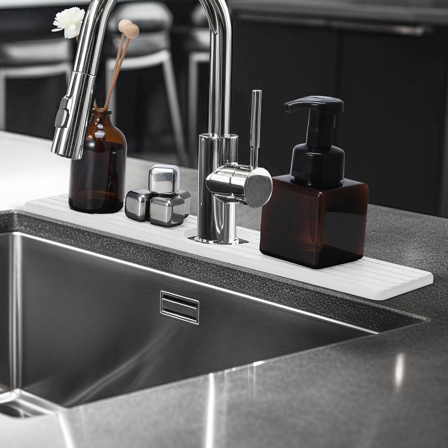 Dluxe Ave. Mat for Sink/ Stone White (15.74 x 3.54 in)