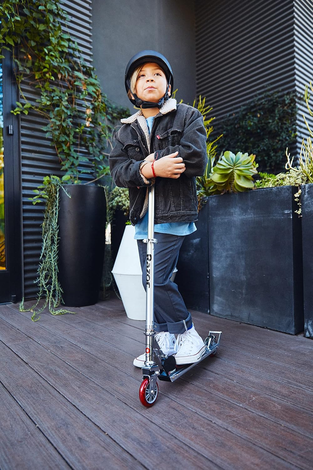 Dluxe Ave. Kick Scooter made of sturdy aircraft-grade aluminum - Purple