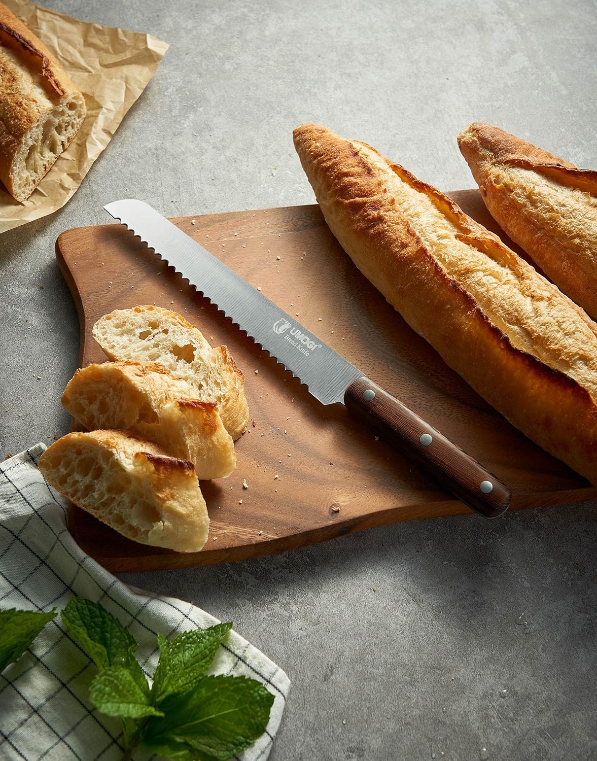 Dluxe Ave. Bread Knife 8 Inch with Sheath/ German High Carbon Stainless Steel