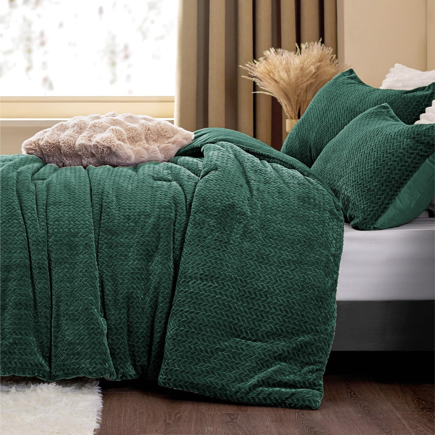 Dluxe Ave. ( FULL ) 3 Pcs Fluffy Comforter Set, Furry Leaves Pattern Faux Fur, Velvet Bedding, Green