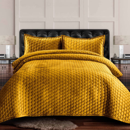 Dluxe Ave. ( QUEEN ) 3 Pcs Velvet Quilt Set, Three-Piece Honeycomb Stitch Bedding, Super Soft 260GSM Velvet/ Gold