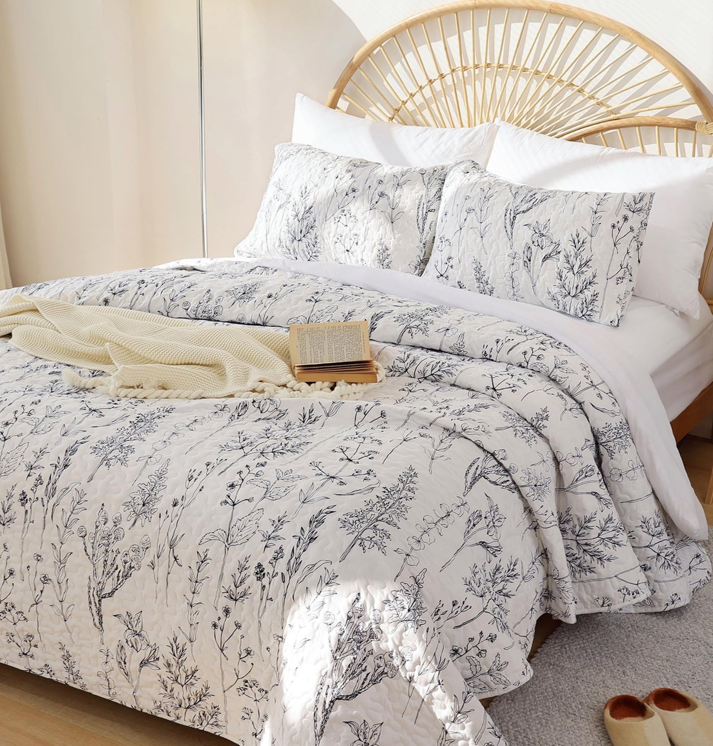 Dluxe Ave. (KING) White Quilt Bedding Set 1Quilt（104x90 in.) and 2 Pillow Cases