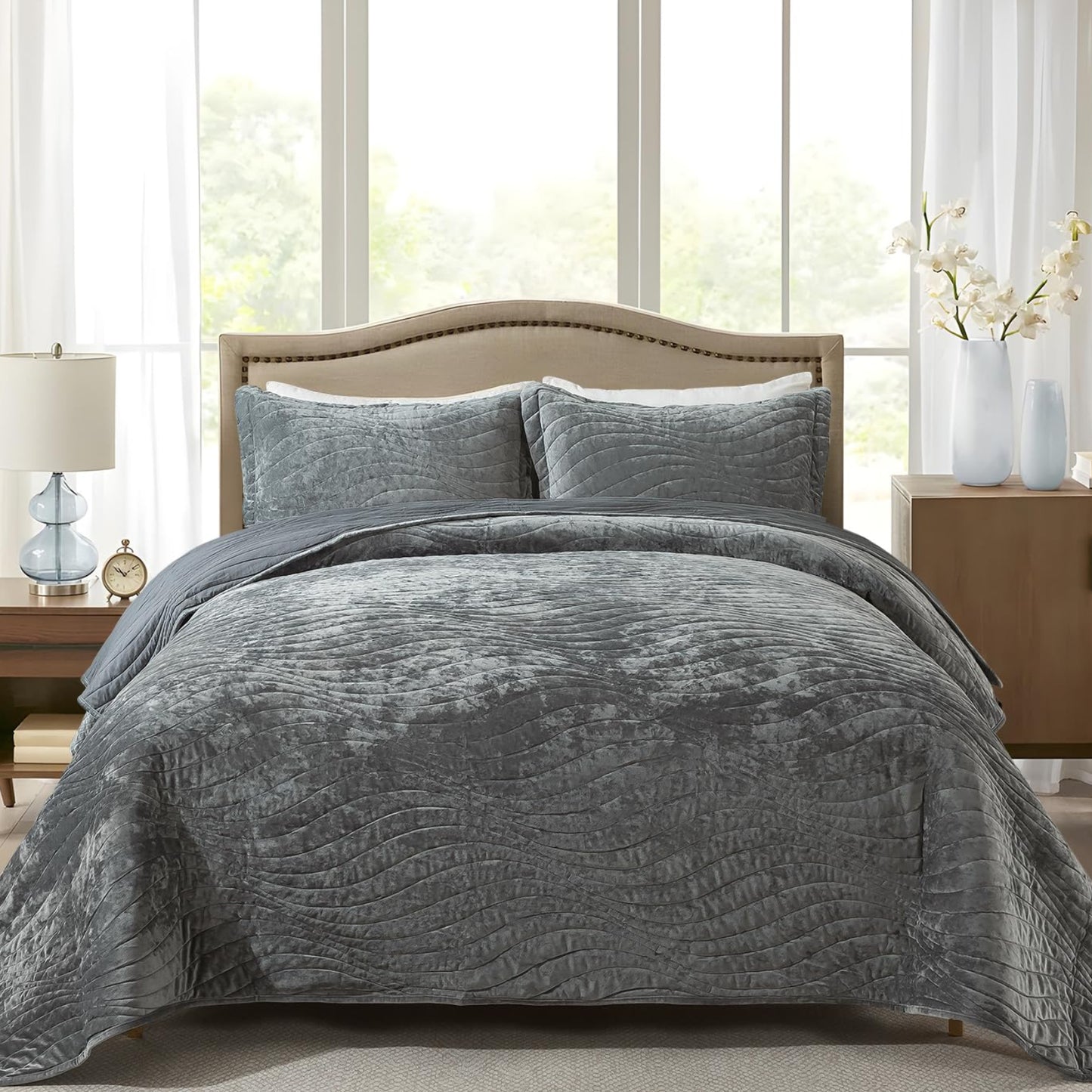 Dluxe Ave. ( CALI./ KING ) 3 Pcs Luxury Velvet Quilt Set/ Lightweight Bedspread for All Season/ Grey
