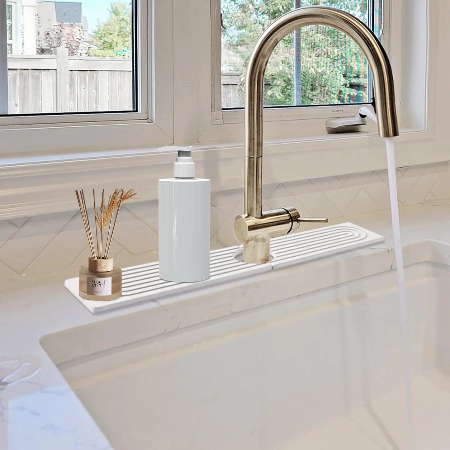 Dluxe Ave. Kitchen Sink Splash Guard- 15.6x 3.9 (White)